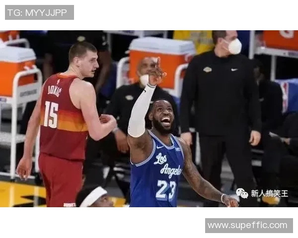 费内巴切与加拉塔萨雷德比激战再起球迷期待巅峰对决的精彩瞬间 费内巴切与加拉塔萨雷德比激战再起球迷期待巅峰对决的精彩瞬间